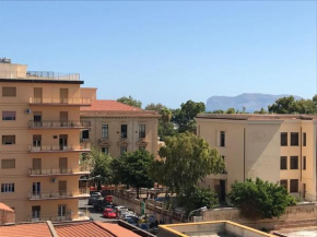 Large flat near Botanical Garden & Central Station